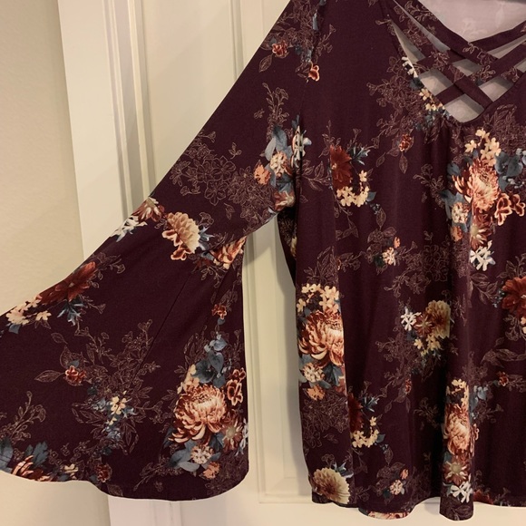 Purple floral Top - Picture 2 of 4